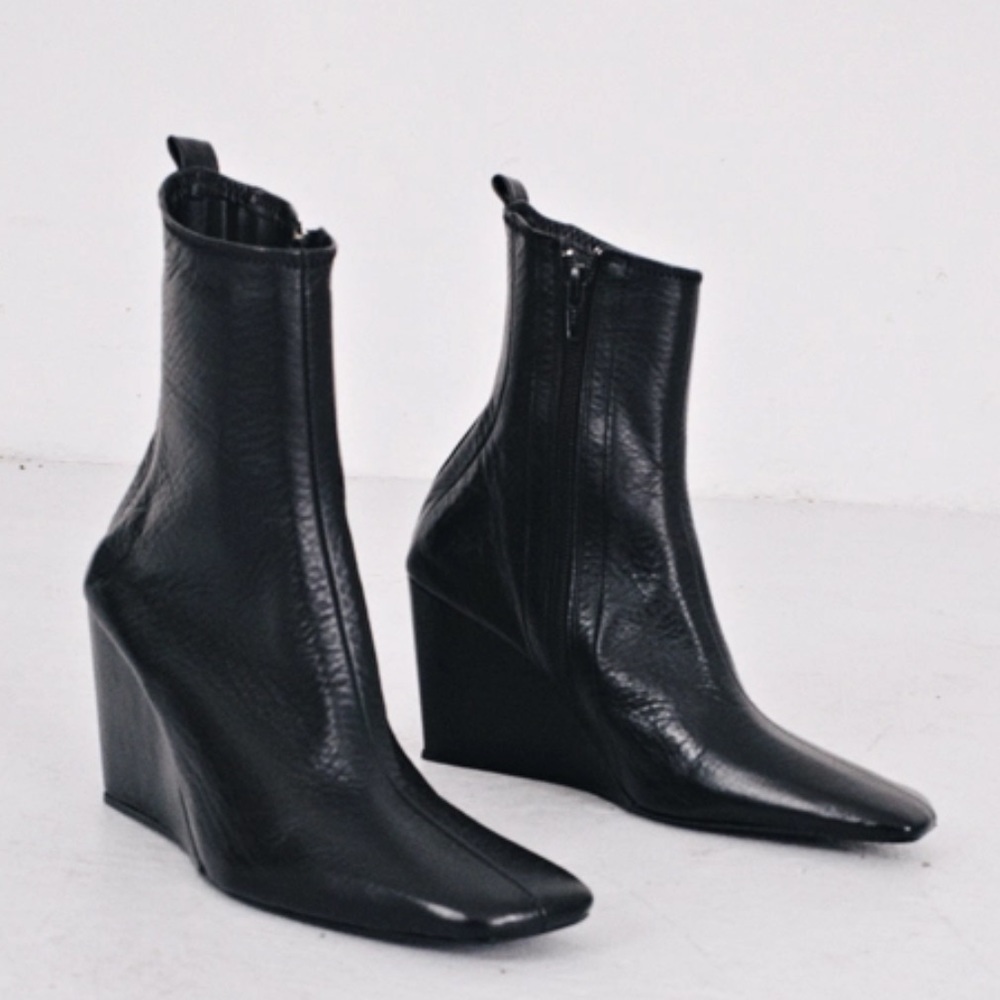 DUBIÉ Tecno Boot in Black. Size EU39 / US8.